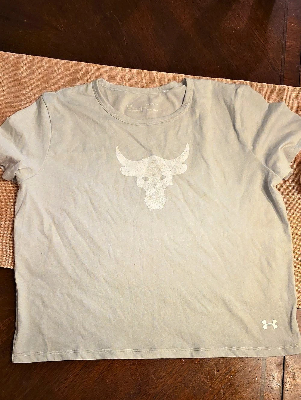 Under Armour Women's Size Small Off White Graphic Tee